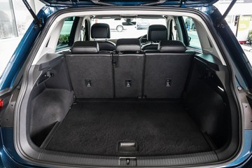 https://vehicle-cdn.autoleague.cloud/31373_U309980_9.jpg