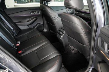 https://vehicle-cdn.autoleague.cloud/31373_U309994_11.jpg