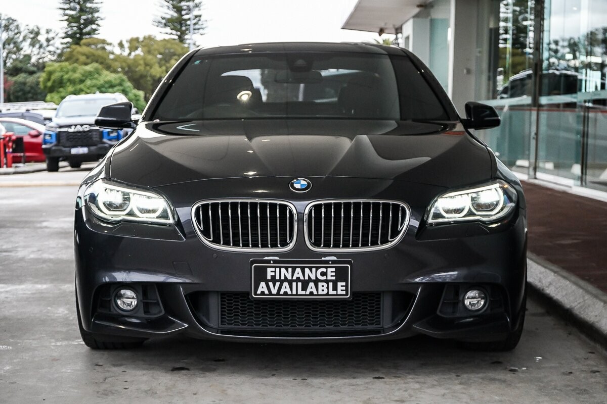 BMW 5 Series image 3