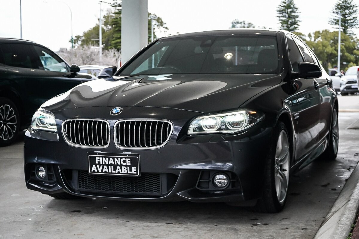 BMW 5 Series image 4
