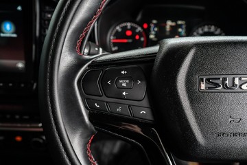 https://vehicle-cdn.autoleague.cloud/31373_U310000_14.jpg