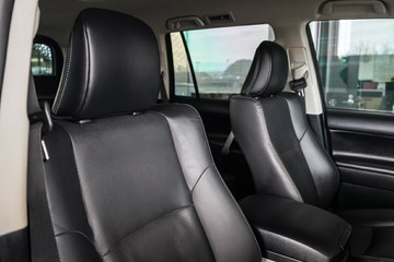 https://vehicle-cdn.autoleague.cloud/31373_U310015_12.jpg