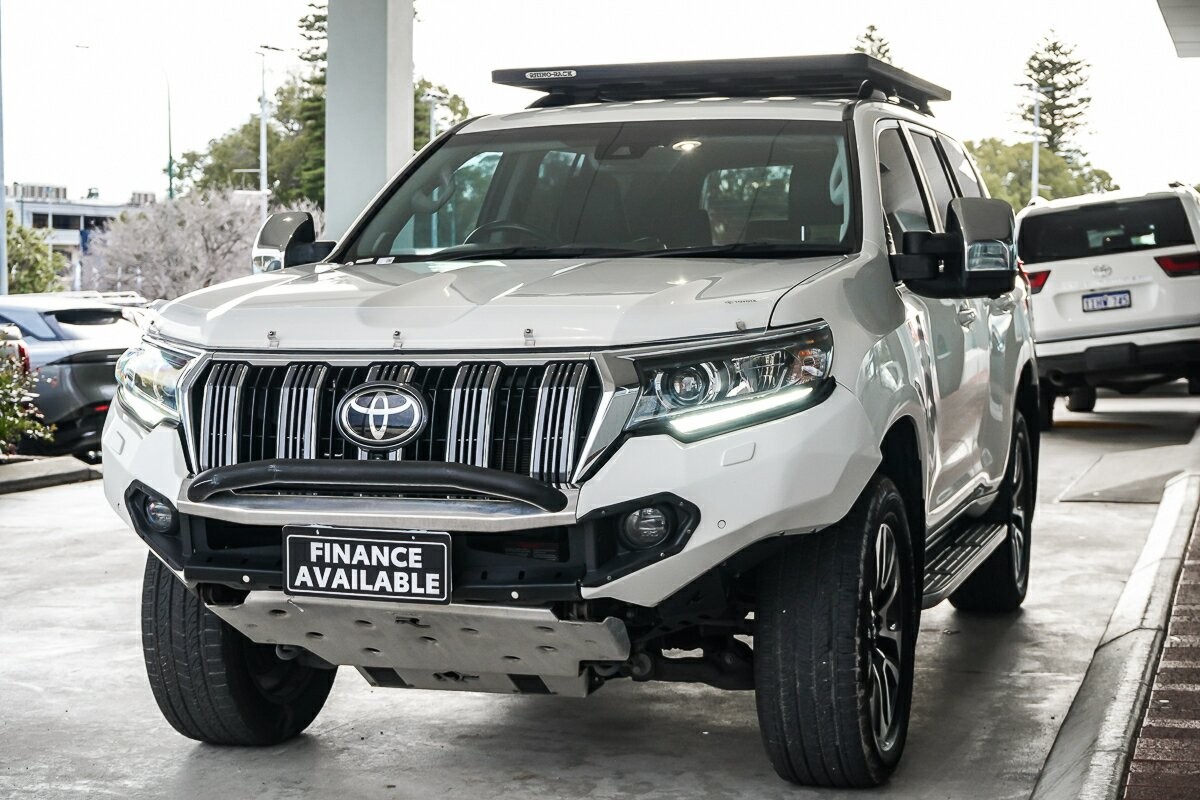 Toyota Landcruiser Prado image 4