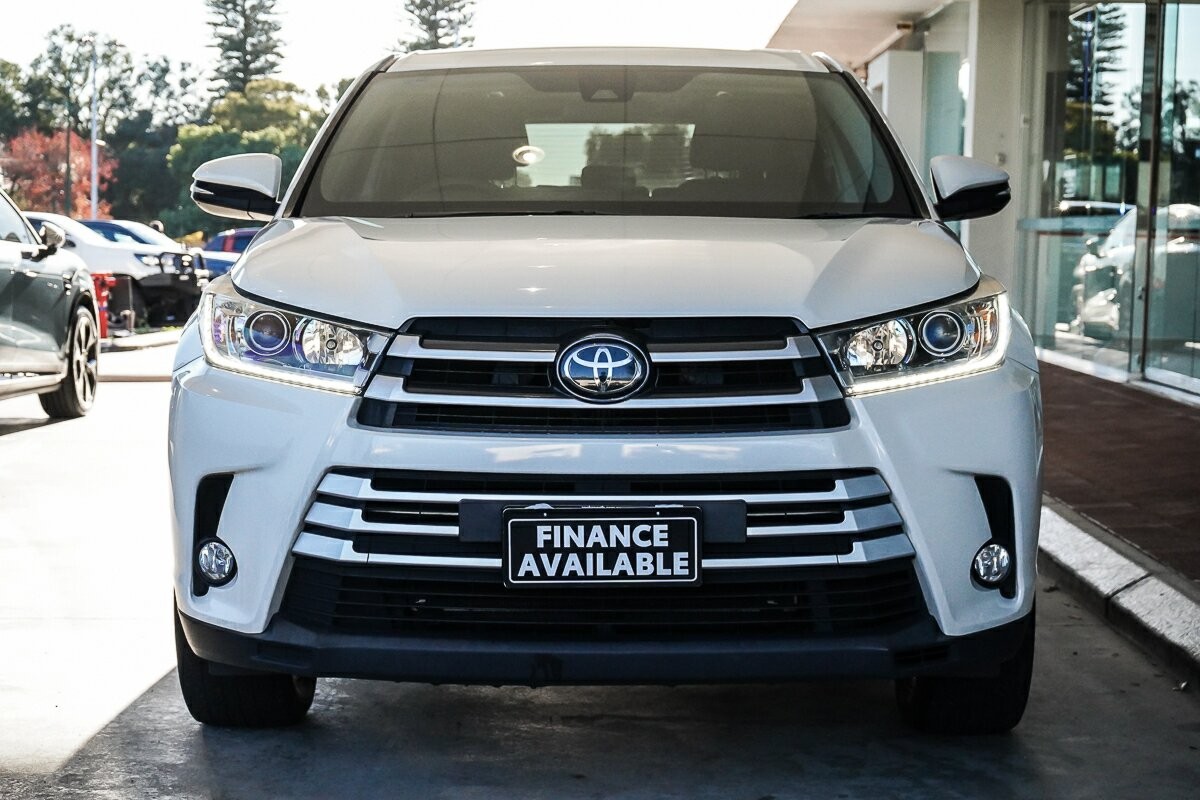 Toyota Kluger image 3