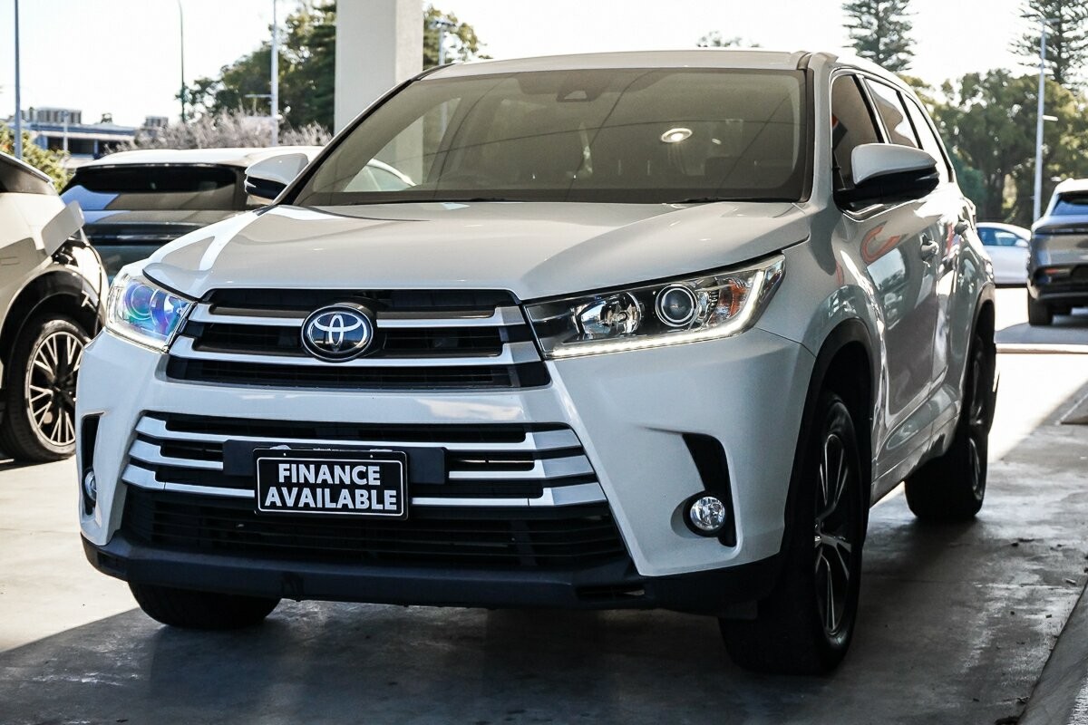 Toyota Kluger image 4