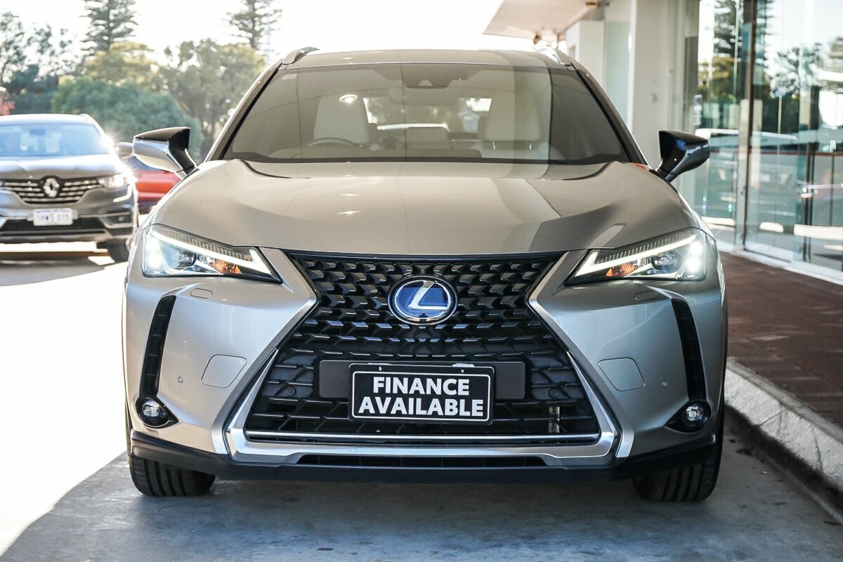 Lexus Ux image 3