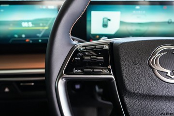 https://vehicle-cdn.autoleague.cloud/31373_U310036_13.jpg