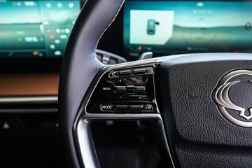 https://vehicle-cdn.autoleague.cloud/31373_U310038_13.jpg