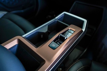 https://vehicle-cdn.autoleague.cloud/31373_U310038_18.jpg