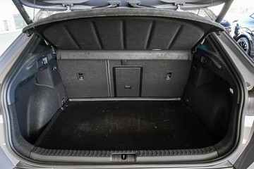 https://vehicle-cdn.autoleague.cloud/31373_U310102_10.jpg