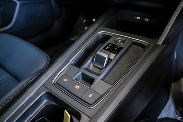 https://vehicle-cdn.autoleague.cloud/31373_U310102_19.jpg