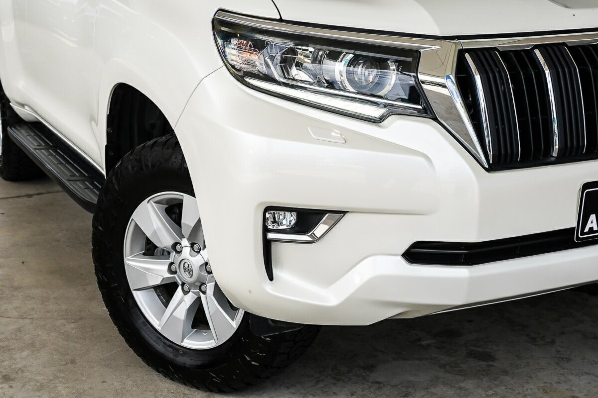 Toyota Landcruiser Prado image 2