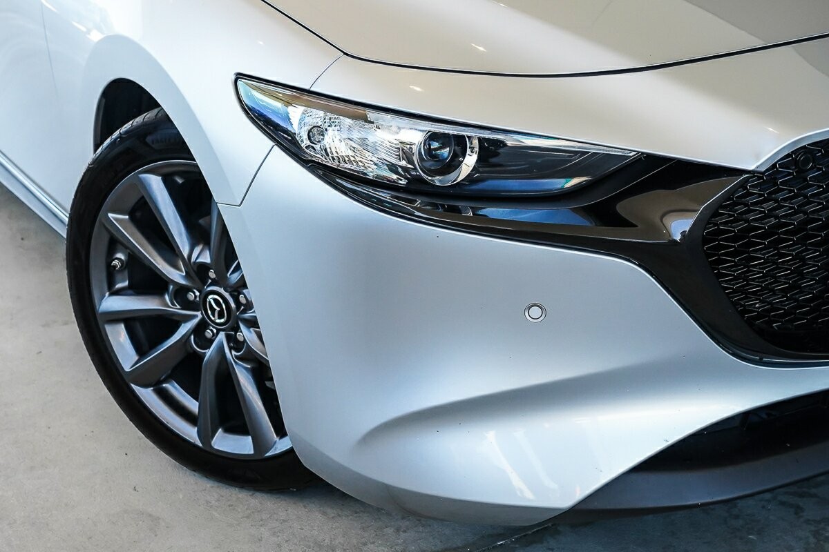 Mazda 3 image 2