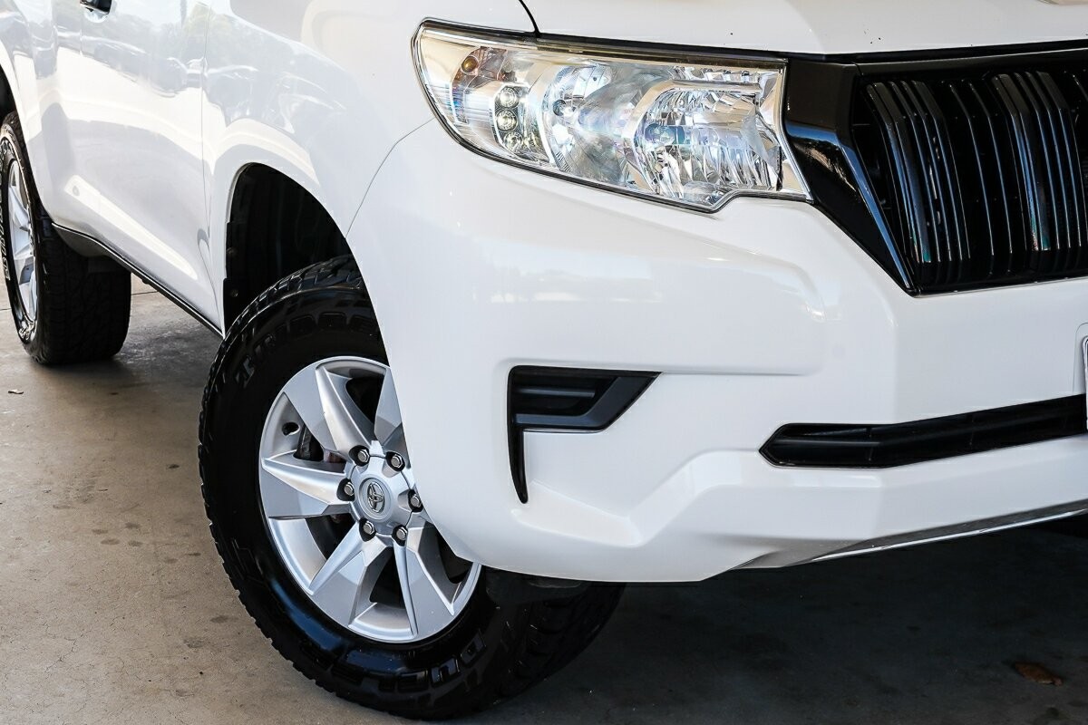 Toyota Landcruiser Prado image 2