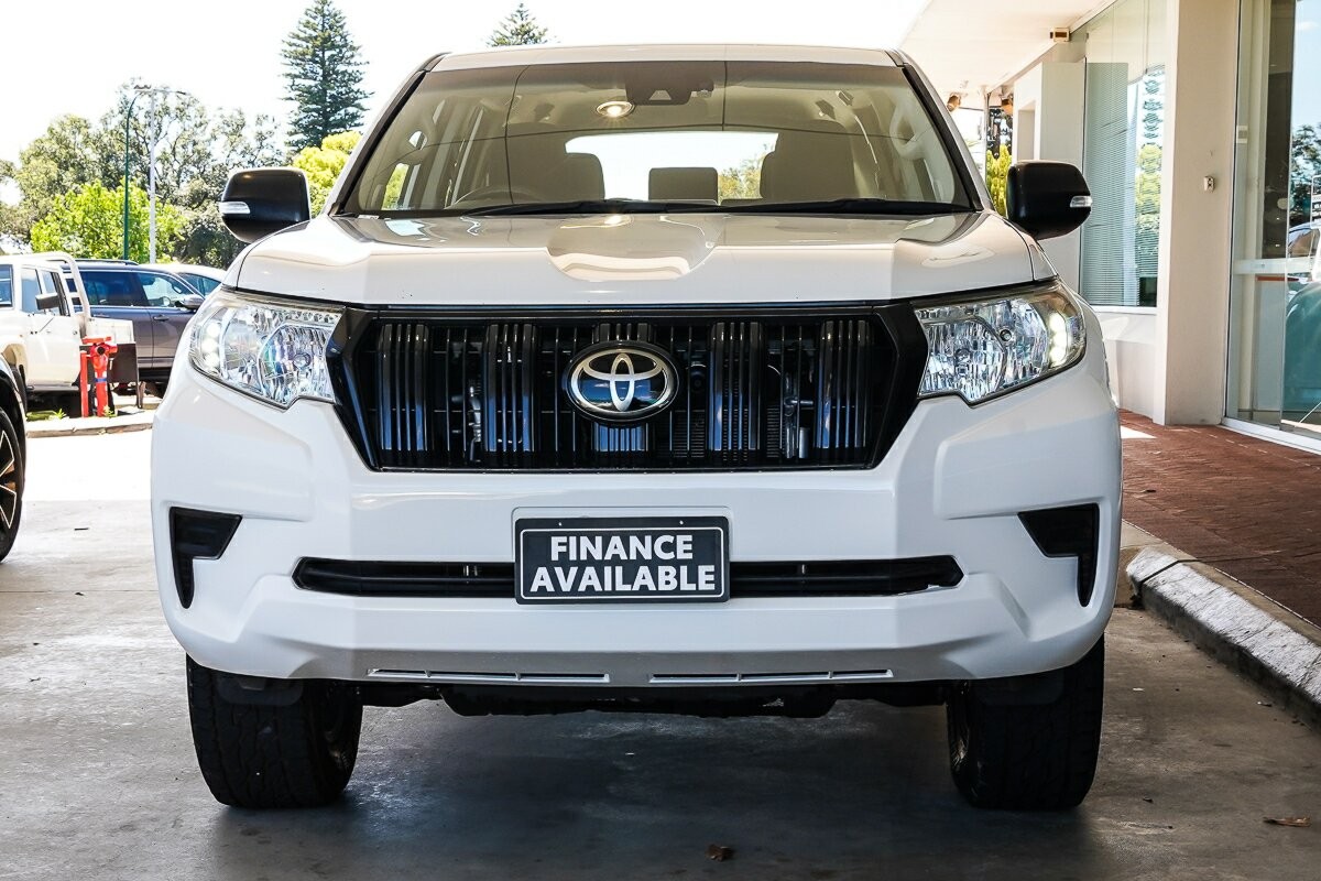Toyota Landcruiser Prado image 3
