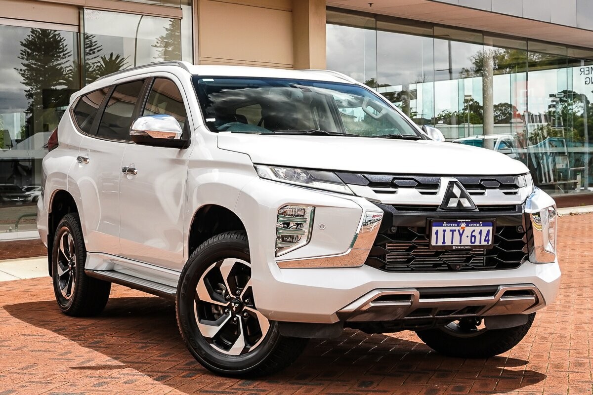 Mitsubishi Pajero Sport image 1