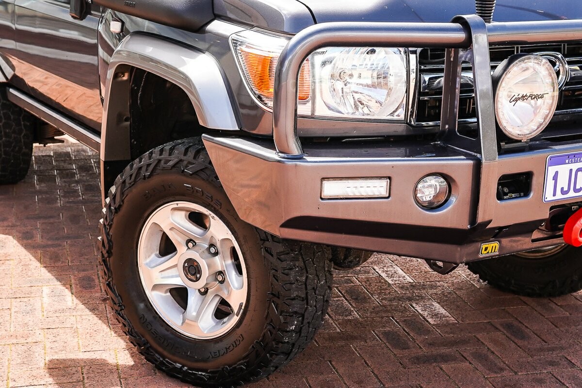 Toyota Landcruiser image 2