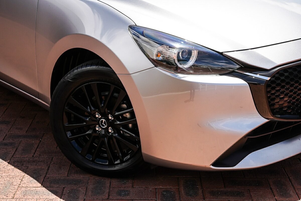 Mazda 2 image 2