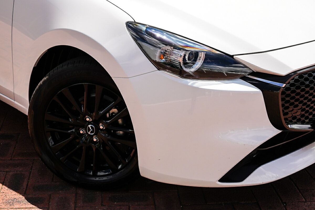 Mazda 2 image 2