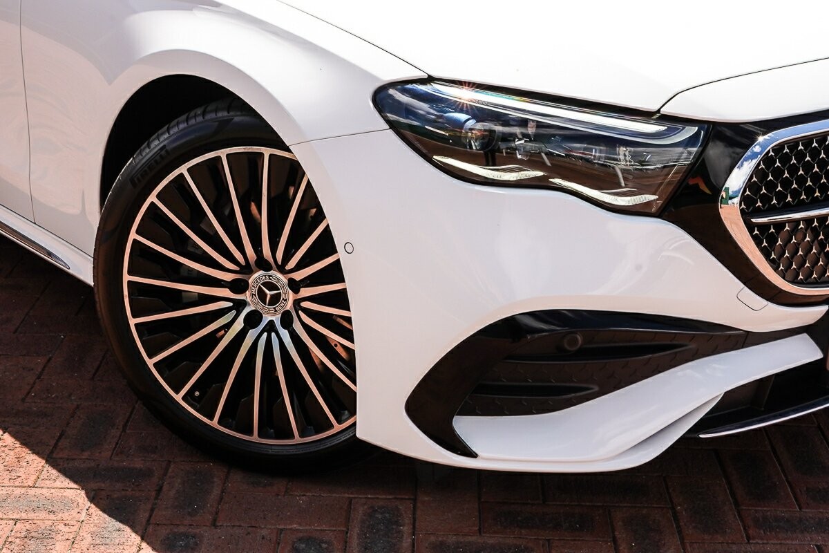 Mercedes Benz E-class image 2
