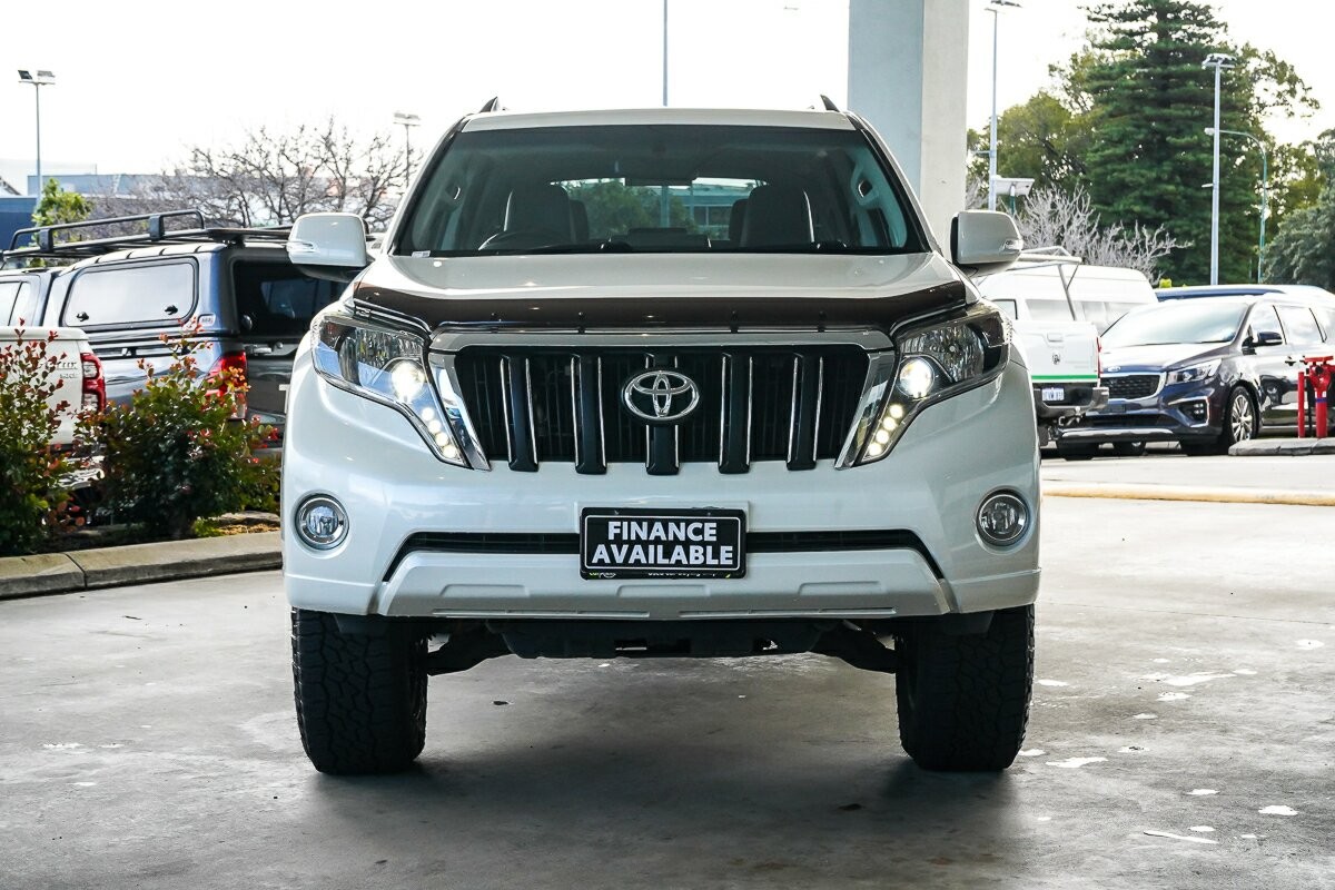 Toyota Landcruiser Prado image 3
