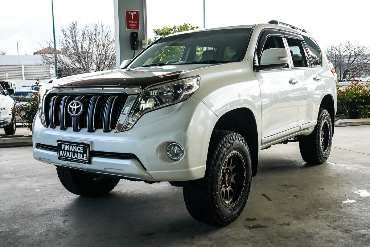 Toyota Landcruiser Prado image 4