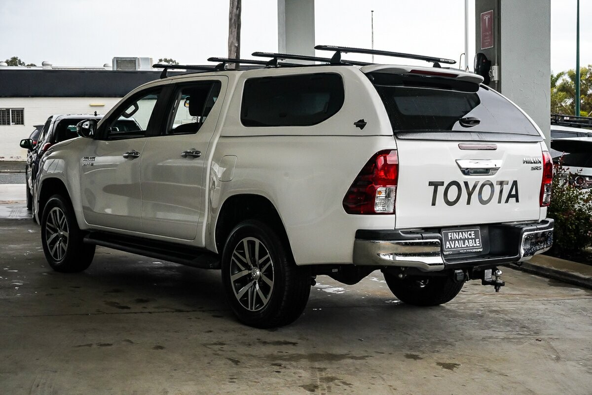 Toyota Hilux image 4