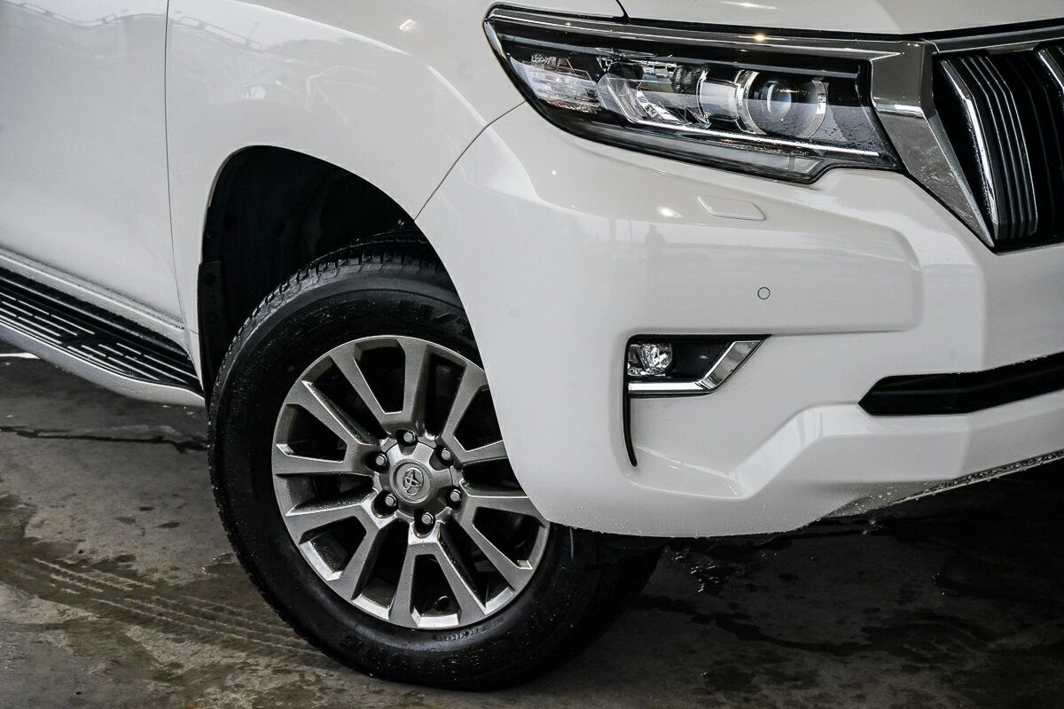Toyota Landcruiser Prado image 2