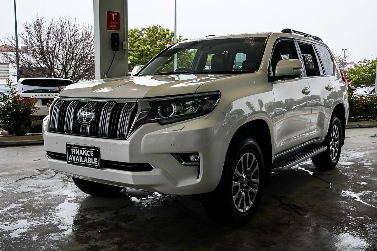 Toyota Landcruiser Prado image 4