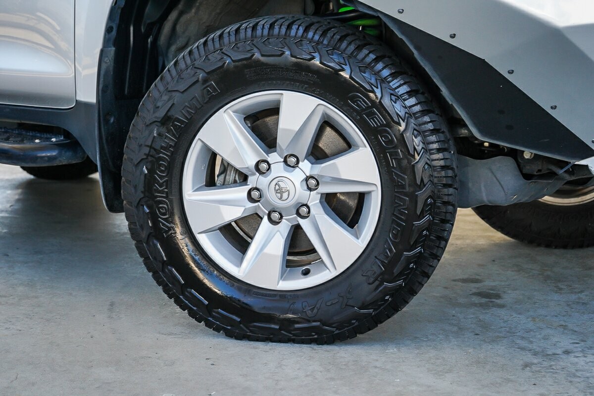 Toyota Landcruiser Prado image 2