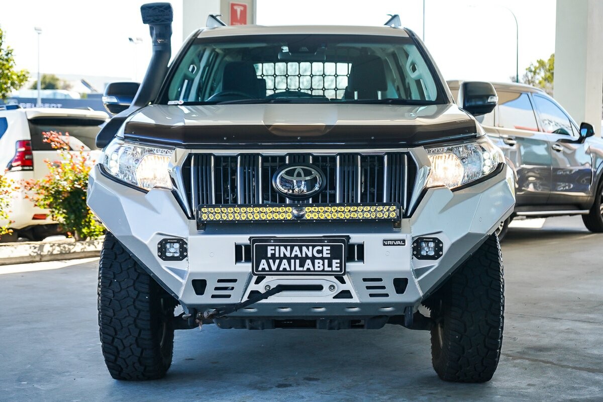 Toyota Landcruiser Prado image 3