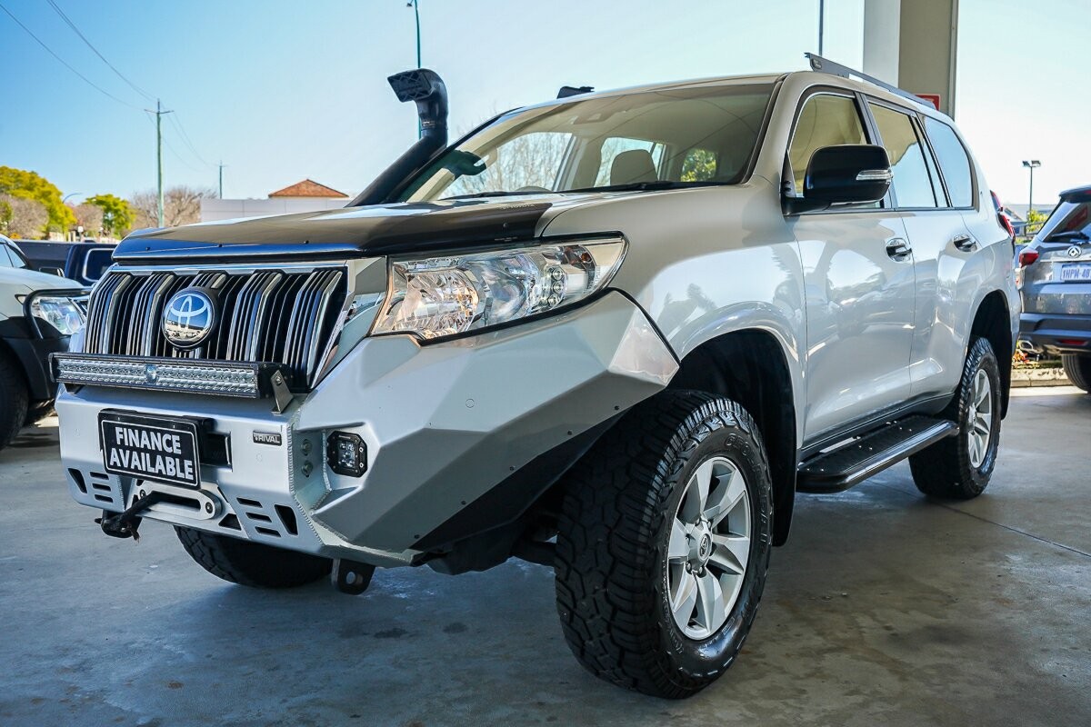 Toyota Landcruiser Prado image 4