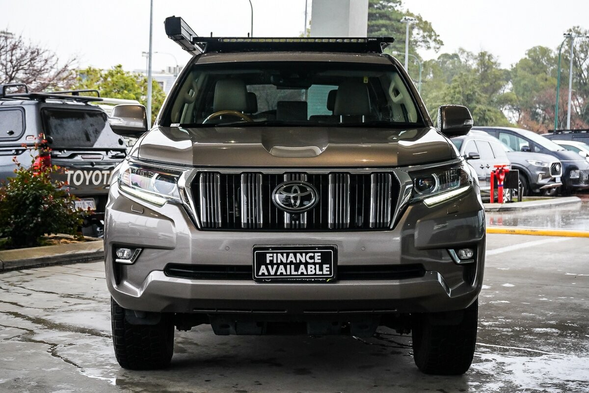 Toyota Landcruiser Prado image 3