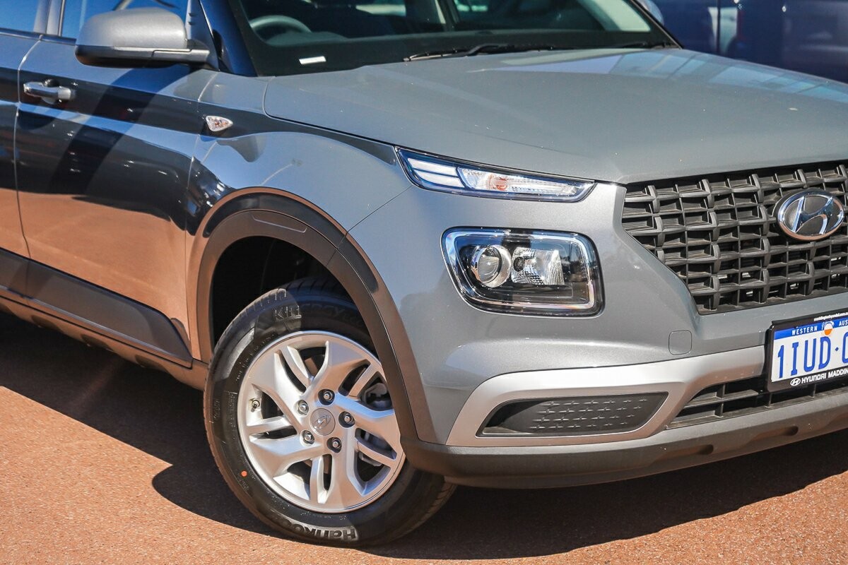 Hyundai Venue image 2