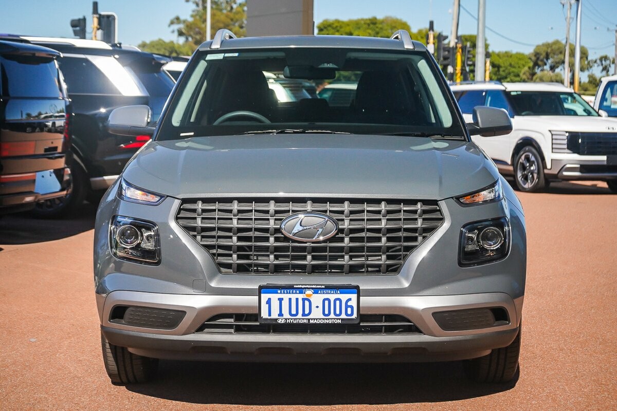 Hyundai Venue image 3