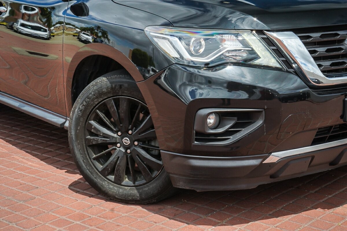 Nissan Pathfinder image 2