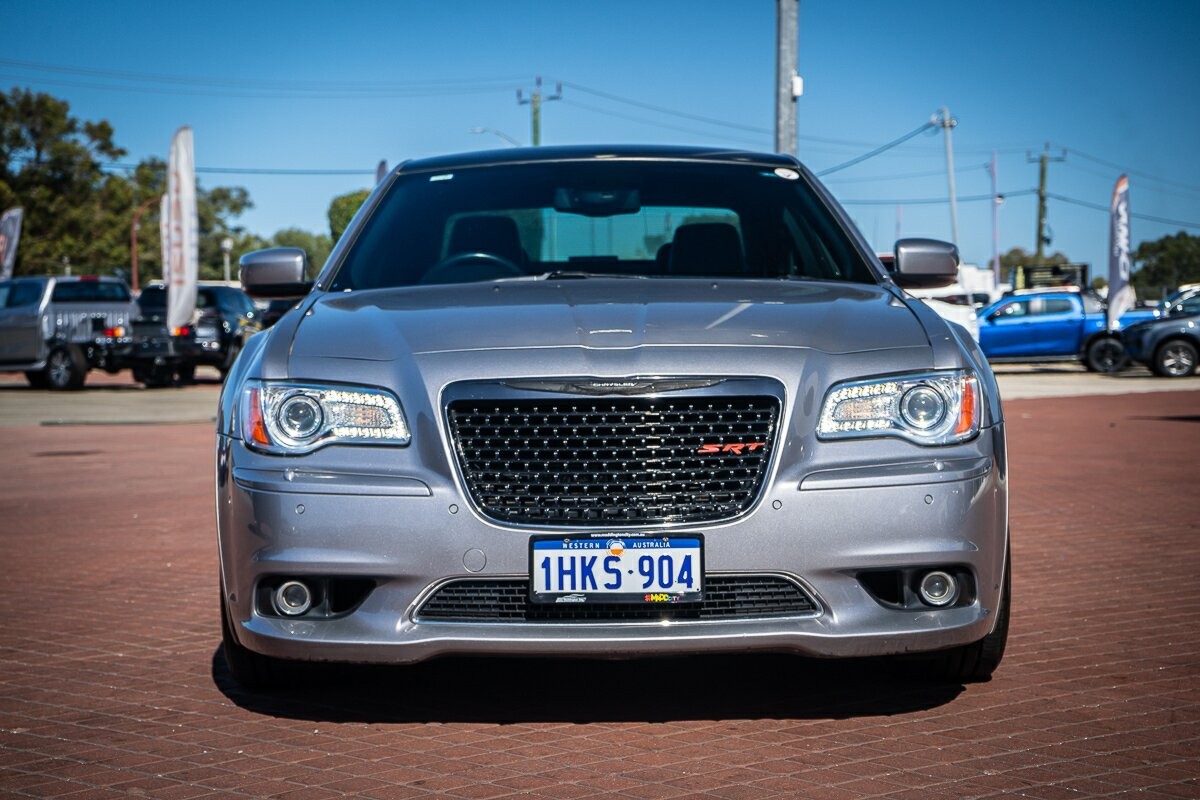 Chrysler 300 image 2