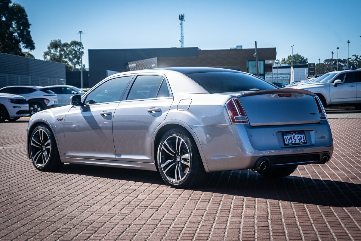 Chrysler 300 image 4