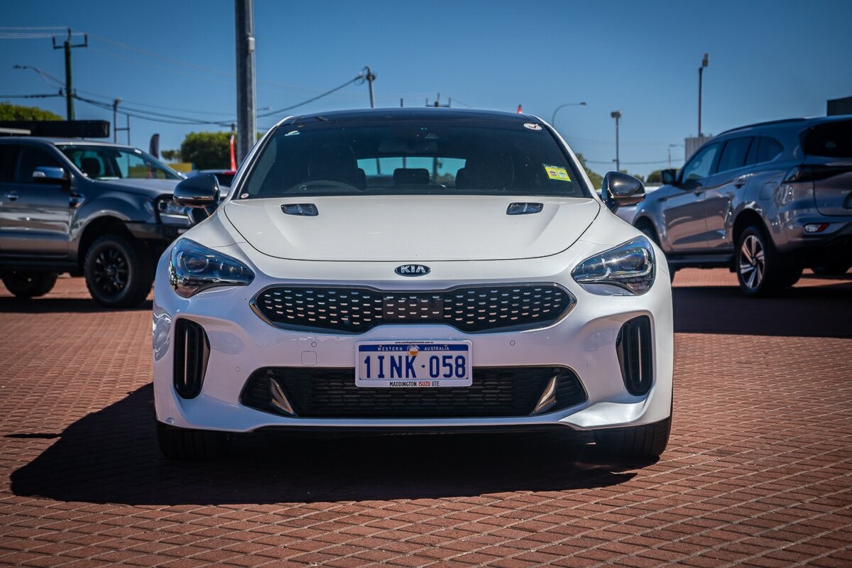 Kia Stinger image 2