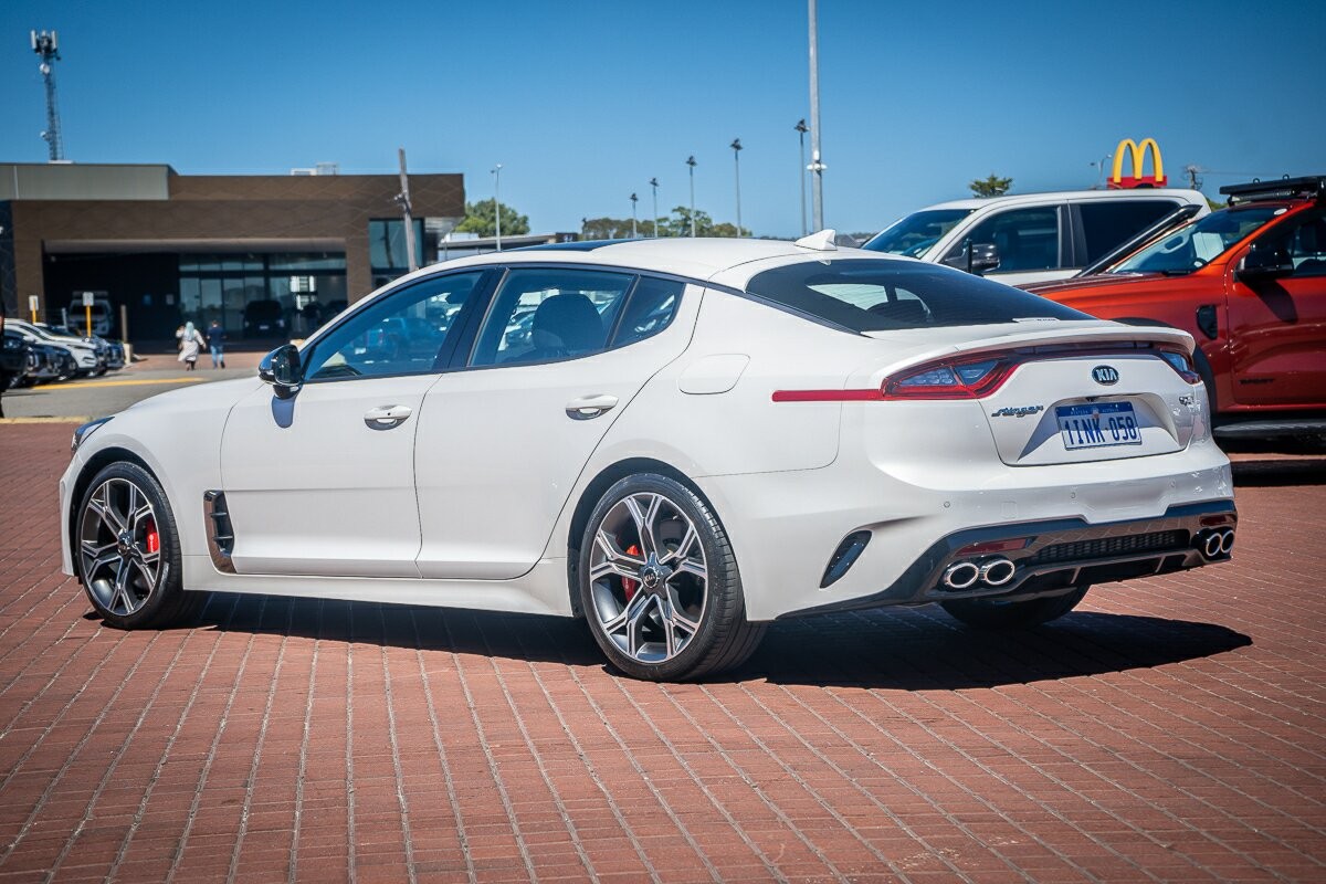 Kia Stinger image 4