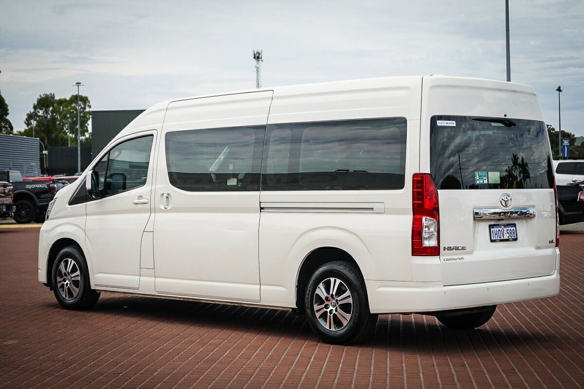 Toyota Hiace image 4