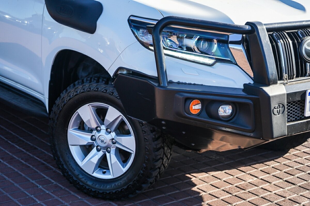 Toyota Landcruiser Prado image 2