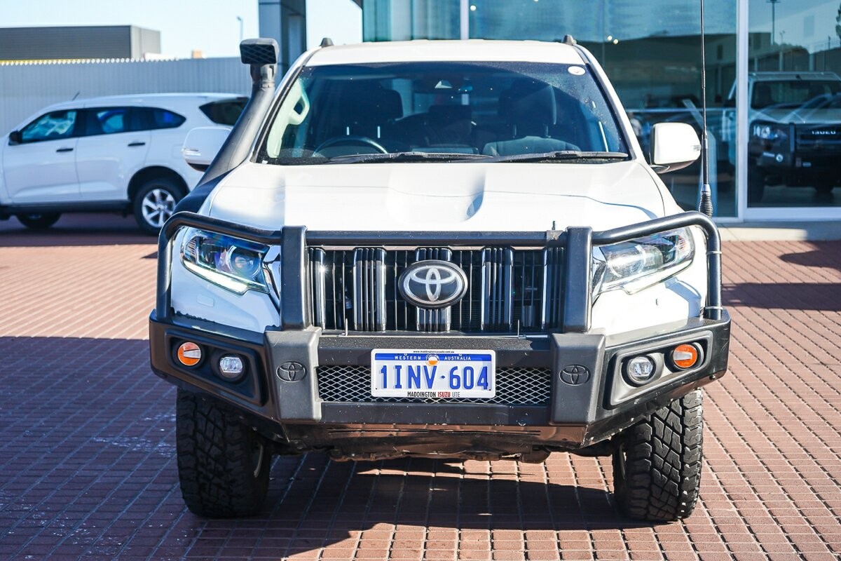 Toyota Landcruiser Prado image 3