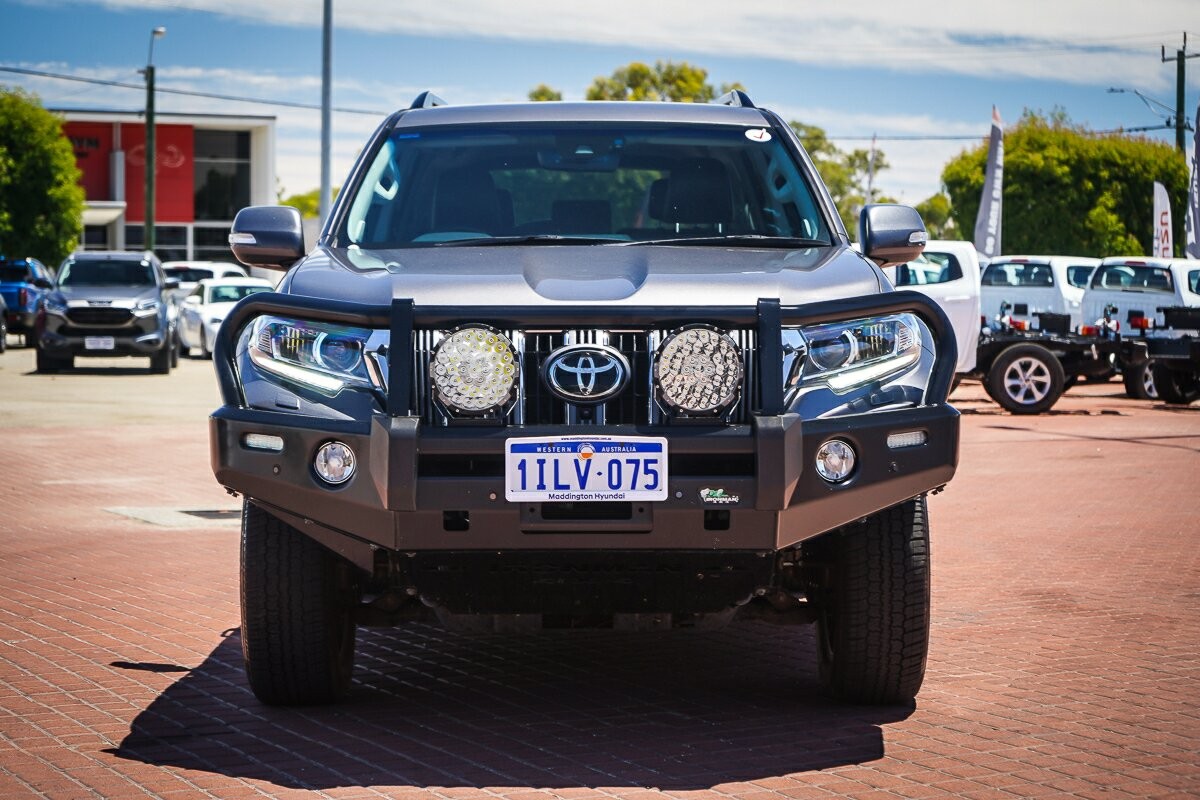 Toyota Landcruiser Prado image 2