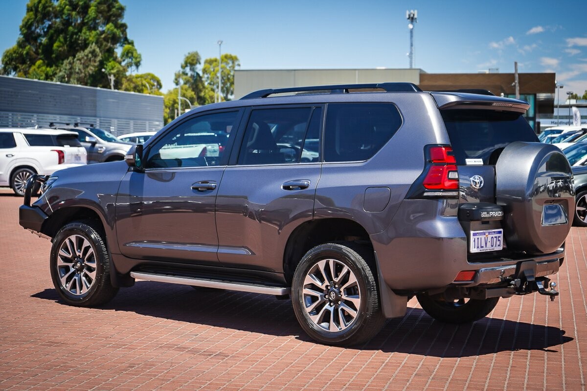 Toyota Landcruiser Prado image 4