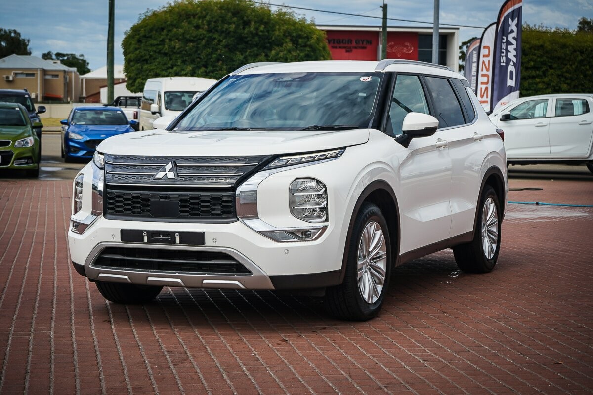 Mitsubishi Outlander image 3