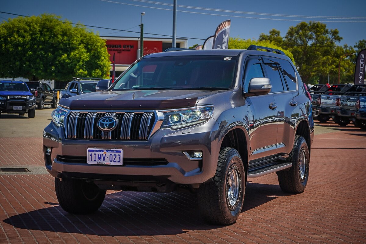 Toyota Landcruiser Prado image 3