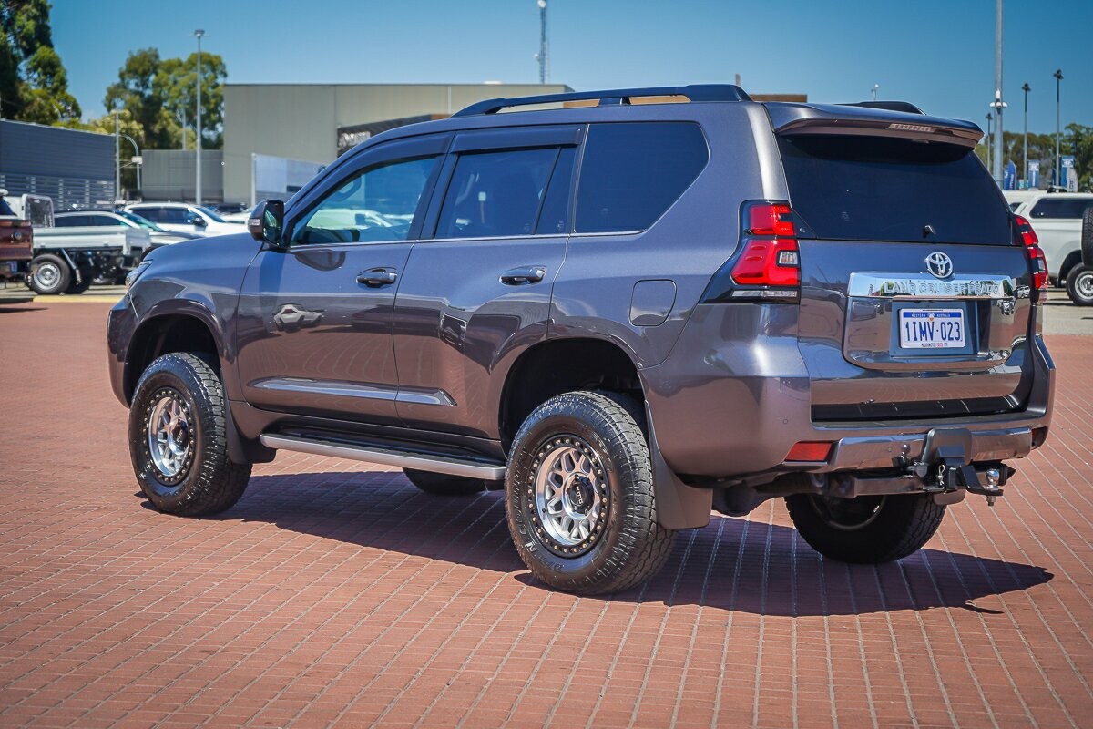 Toyota Landcruiser Prado image 4