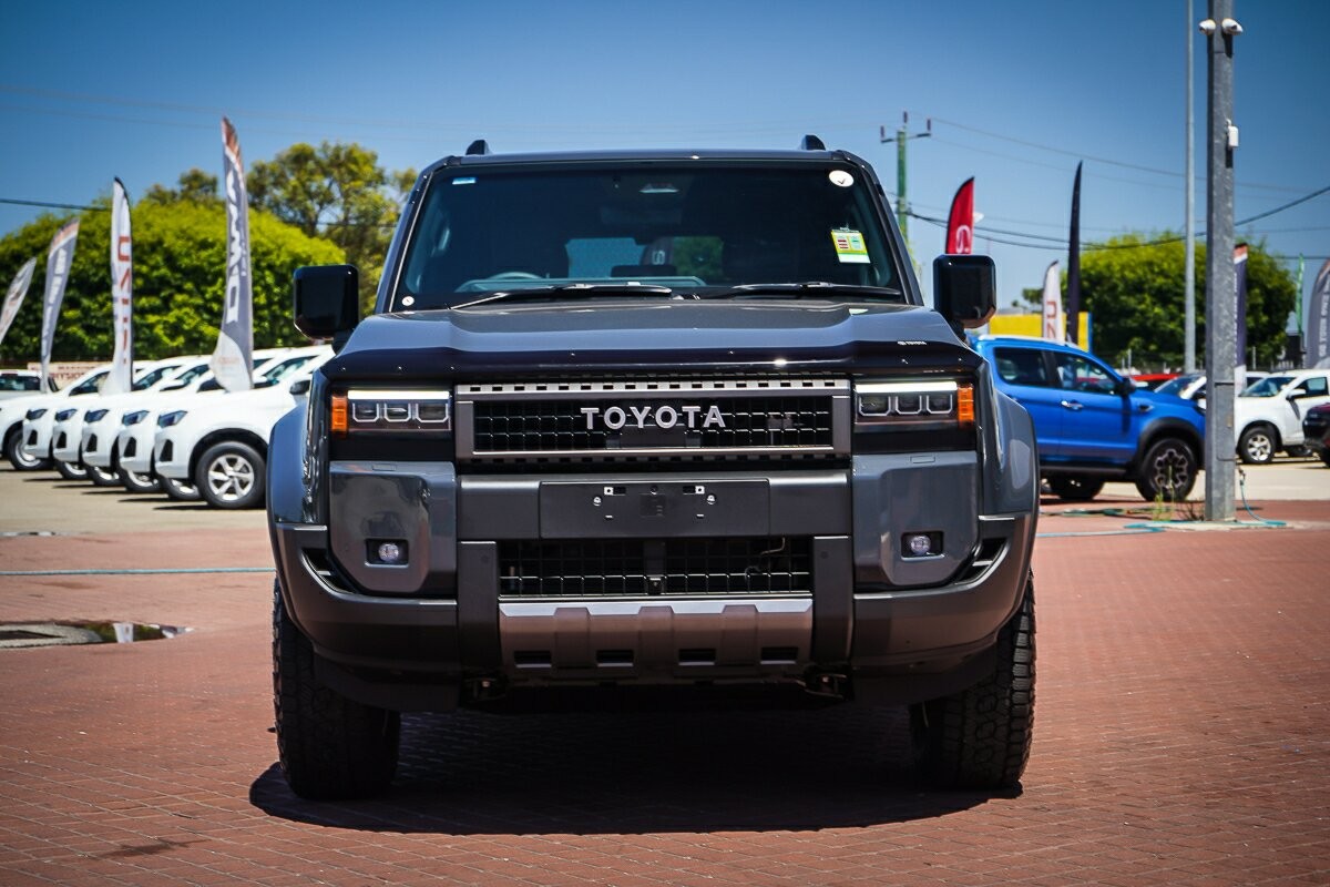 Toyota Landcruiser Prado image 2