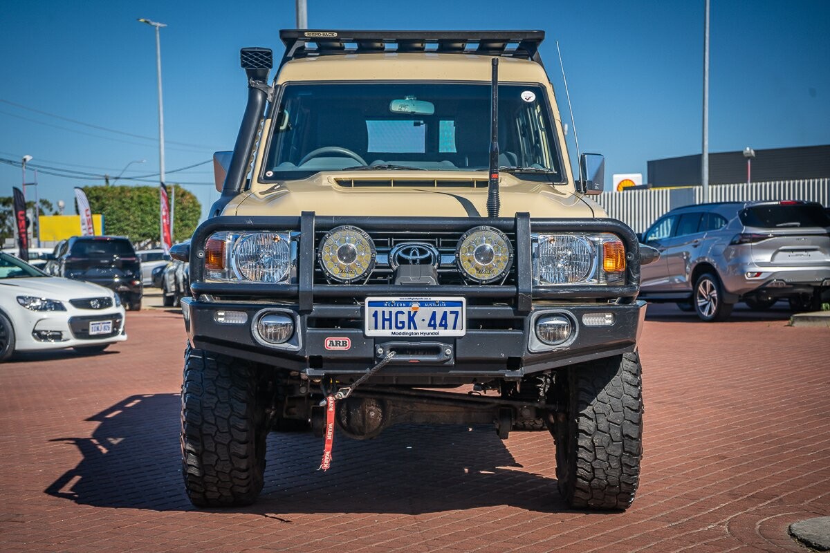 Toyota Landcruiser image 2